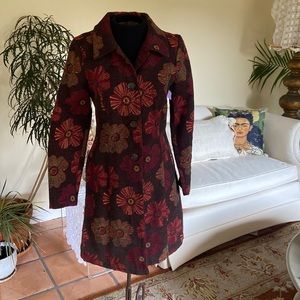 Tapestry like fabric coat . Lightweight